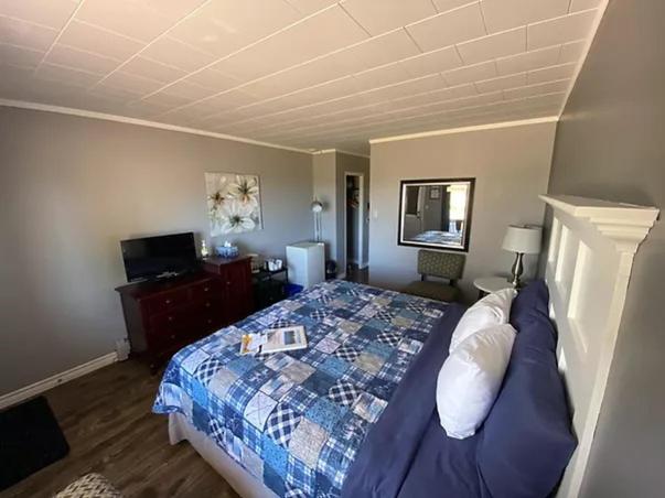 The Pines Motel and Cottages photo 3