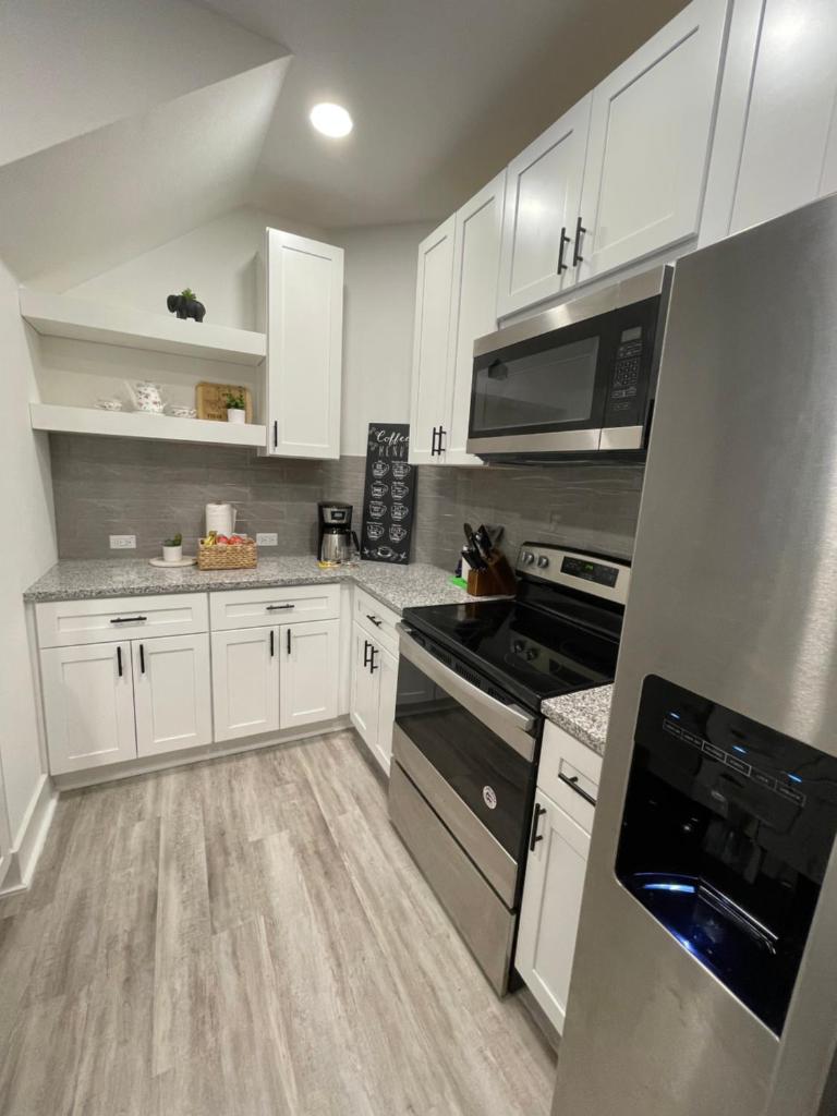 Entire new townhome minutes to the Lake Travis photo 3