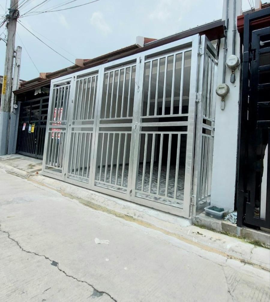 MAJESTIC 2 BR TOWNHOUSE - near AQUA PLANET & CLark Airport - TRP8, Mabalacat