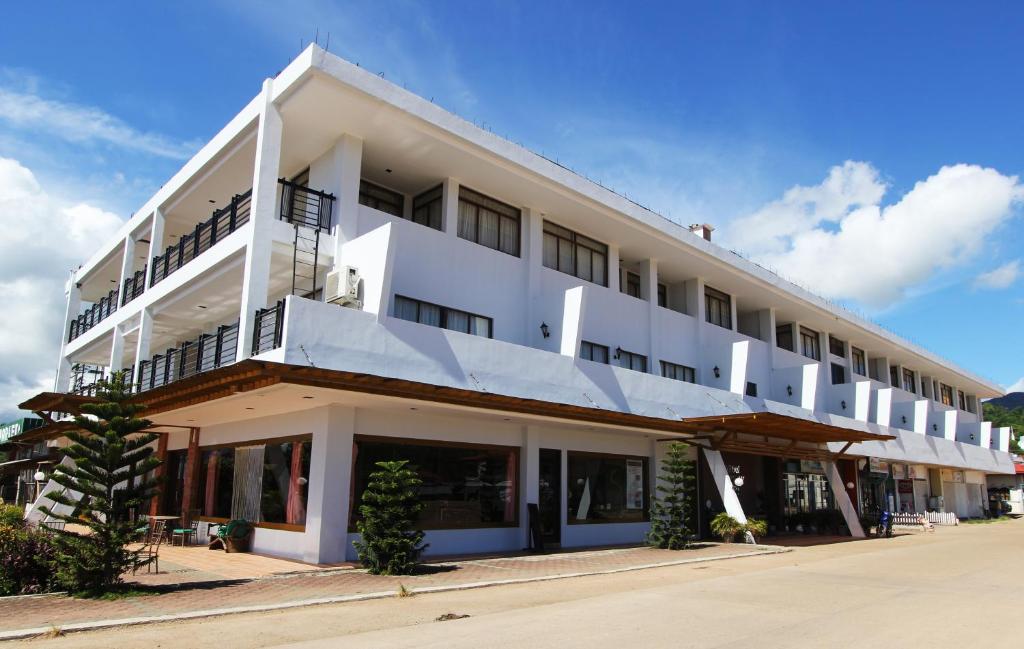 Coron Gateway Hotel & Suites photo 1
