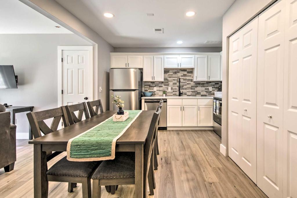 Airy Townhome Close to Kayaking and Boating! photo 1