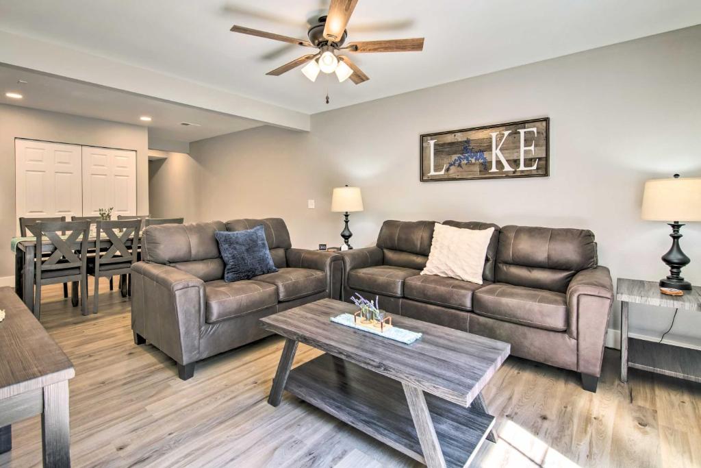 Airy Townhome Close to Kayaking and Boating! photo 3