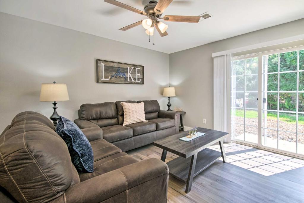 Airy Townhome Close to Kayaking and Boating! photo 4