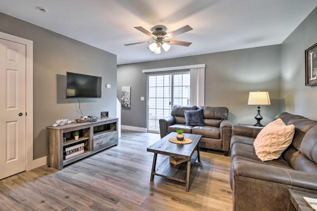Pet-Friendly Abode, Walk to Table Rock Lake! photo 3
