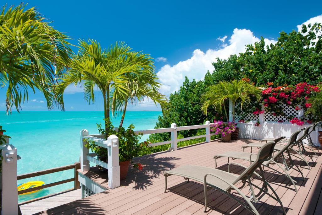 Sunset Point Oceanfront Villa photo 2