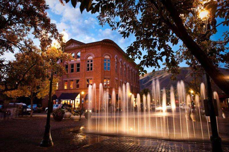 Premier 2 Bedroom Downtown Aspen Condo Just 100 Yards From the Gondola, High End Shopping, Dining and Entertainment image