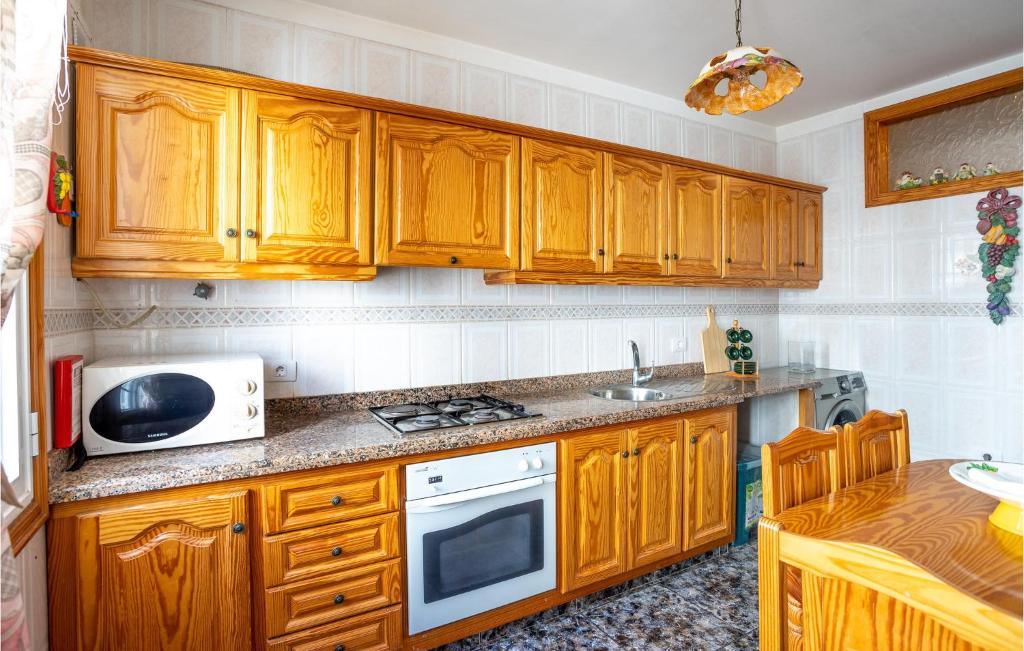 Nice Home In Abades With Wifi And 3 Bedrooms photo 2
