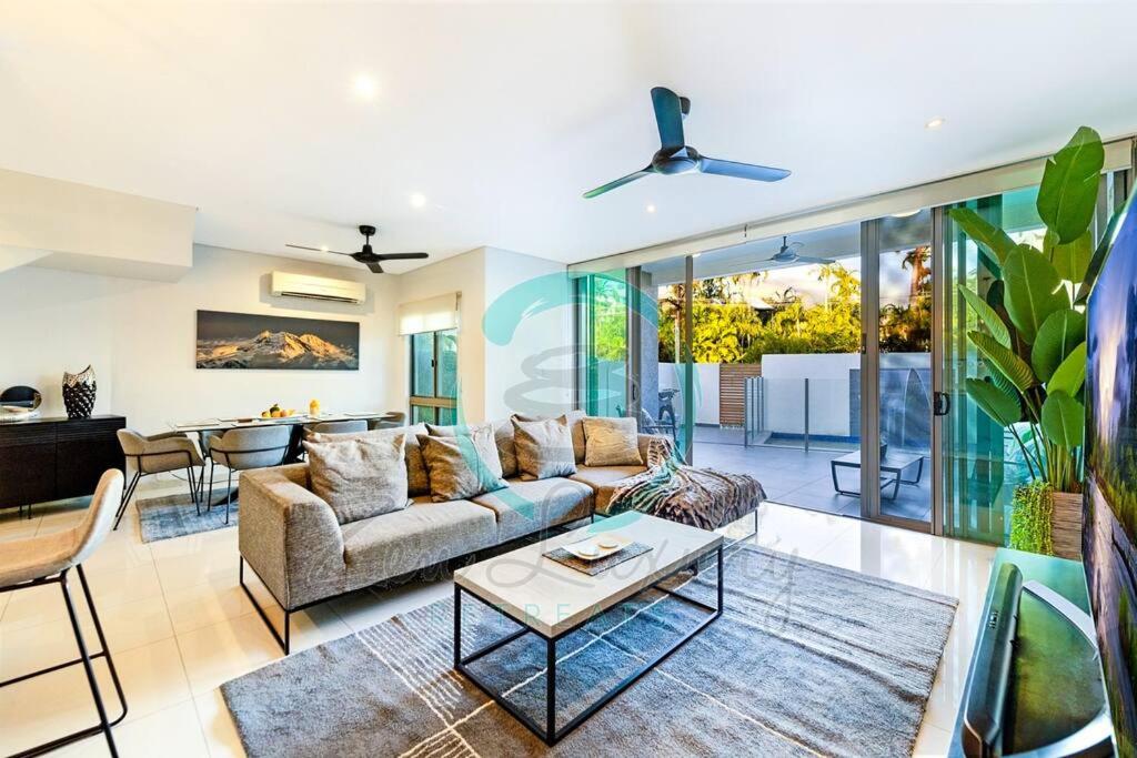 ZEN ARCTIC Luxury 2-Story T/House + Pool & Markets