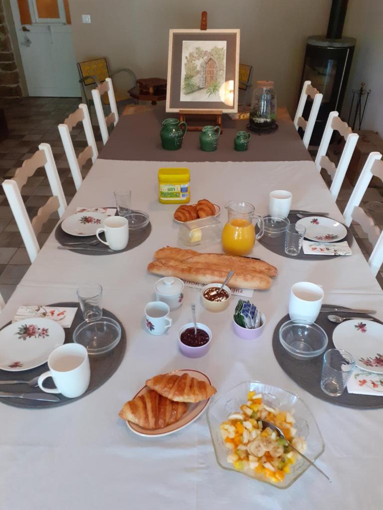 LES TROIS CHARMES photo 1