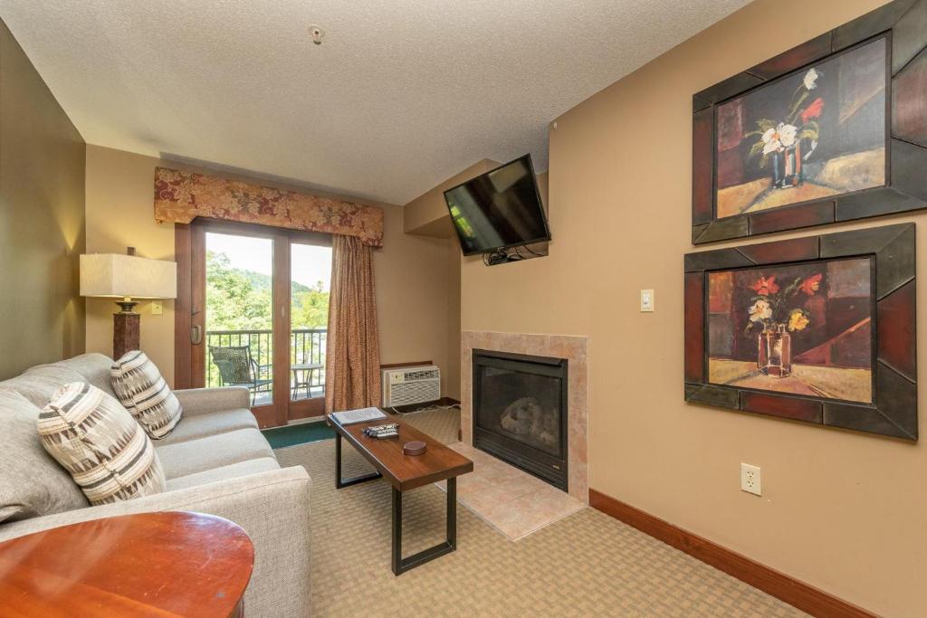 A207 One Bedroom Lake View image