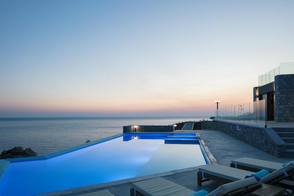Seafront luxury villa with infinity pool & devine views! photo 4