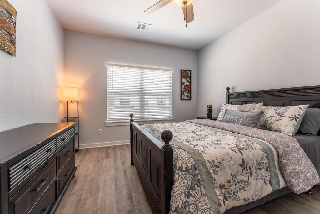 Nest - a cheerful 4 bedroom, 4.5 bath new townhome in Aggieland photo 4