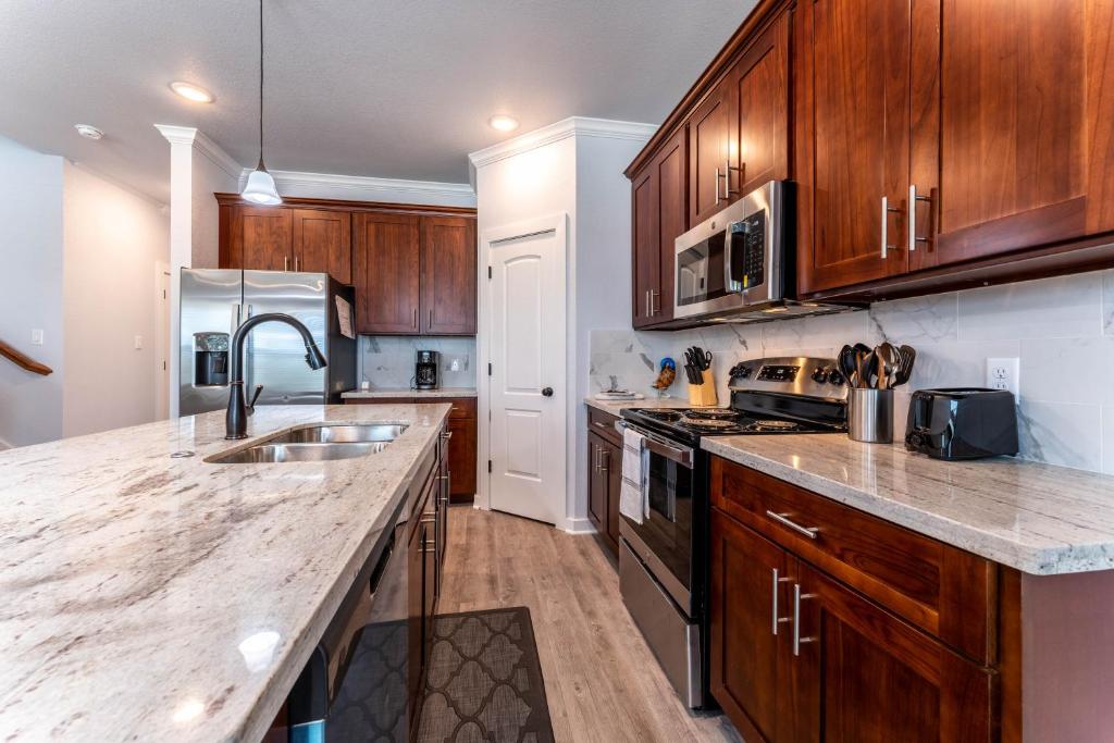 Nest - a cheerful 4 bedroom, 4.5 bath new townhome in Aggieland photo 2