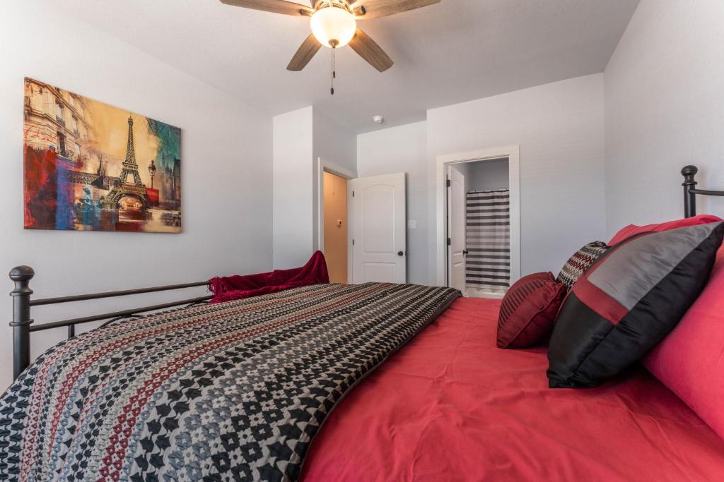 Nest - a cheerful 4 bedroom, 4.5 bath new townhome in Aggieland photo 3