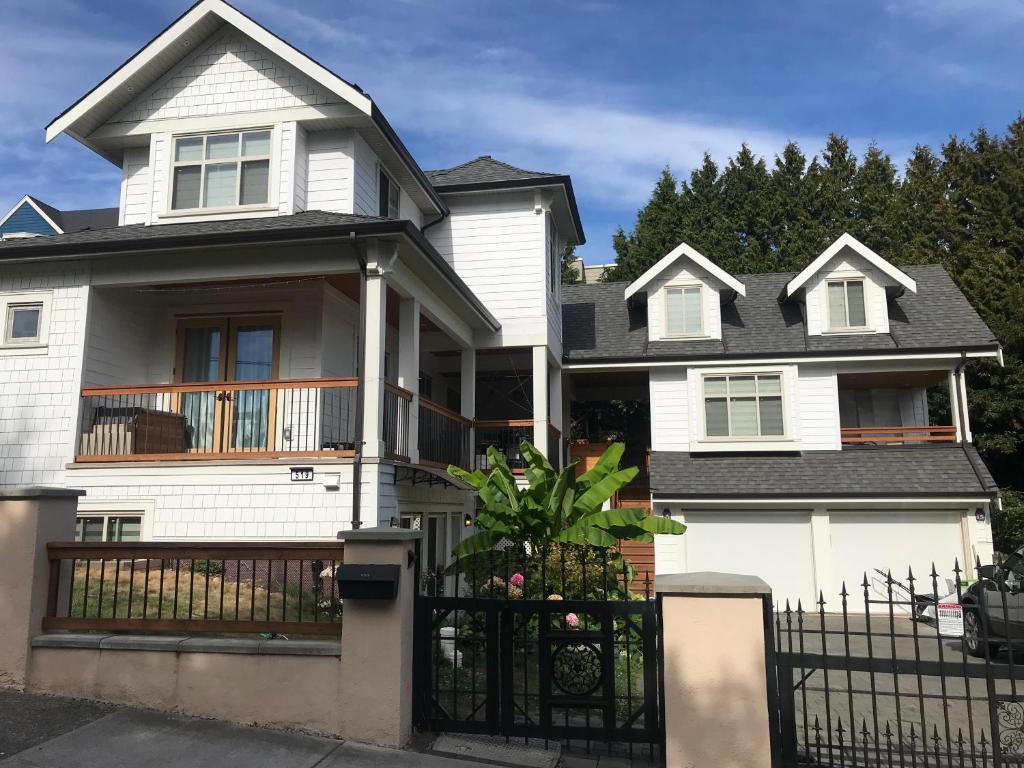 Holland Villa Vancouver photo 1