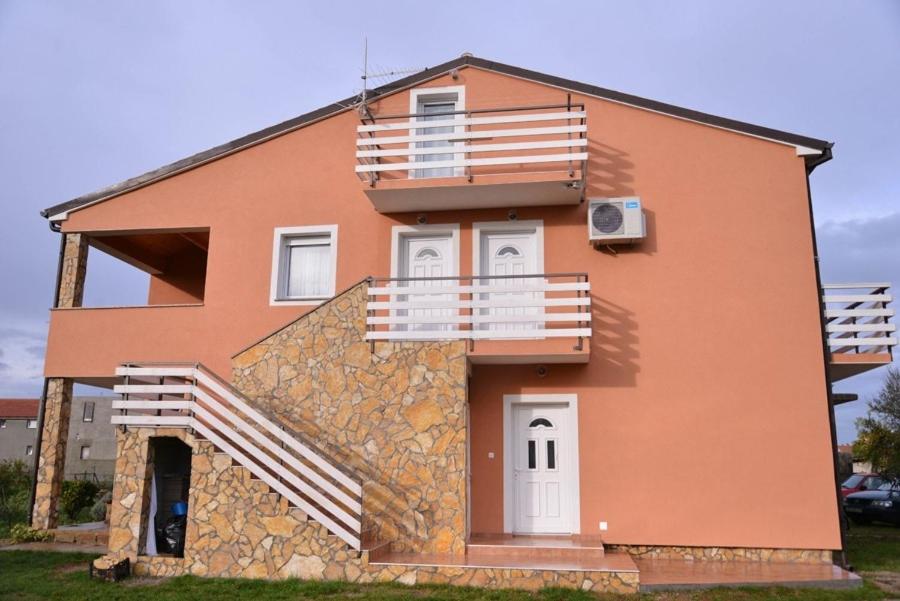 Apartments with a parking space Stinjan, Pula - 11648 photo 1