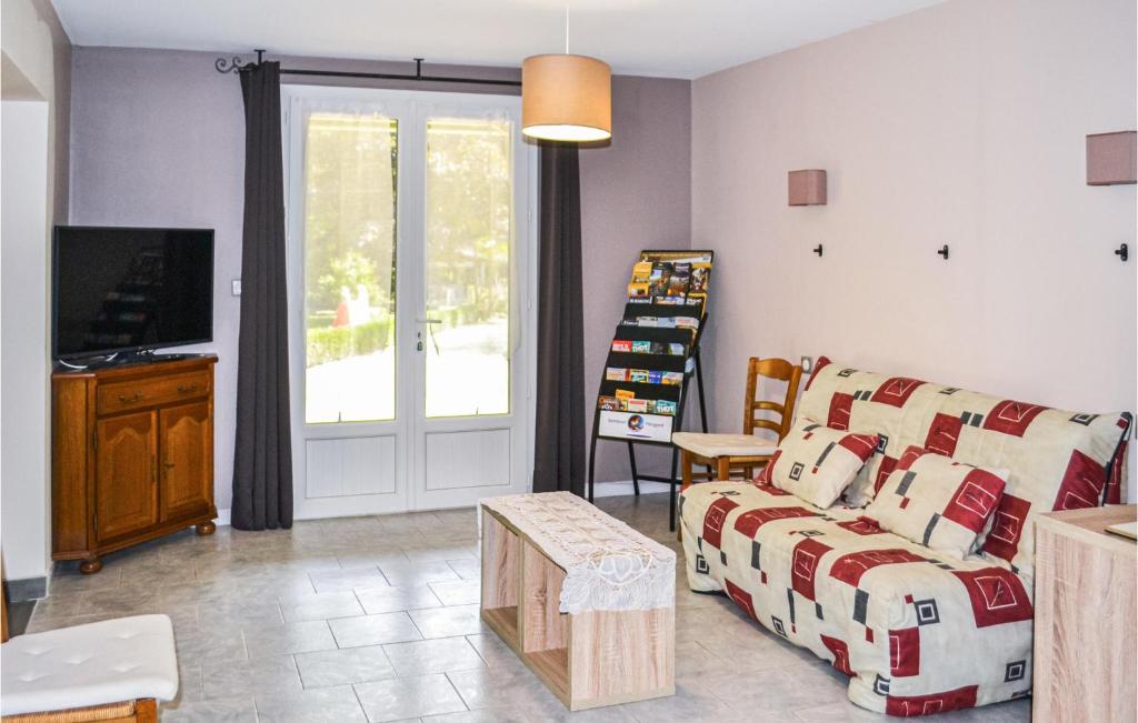 Stunning Home In La Douze With Outdoor Swimming Pool And 4 Bedrooms photo 3