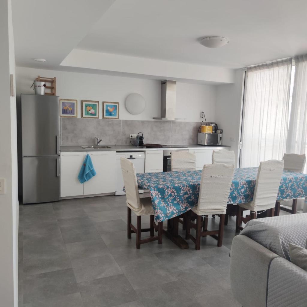 Apartment close to the beach with free parking photo 1
