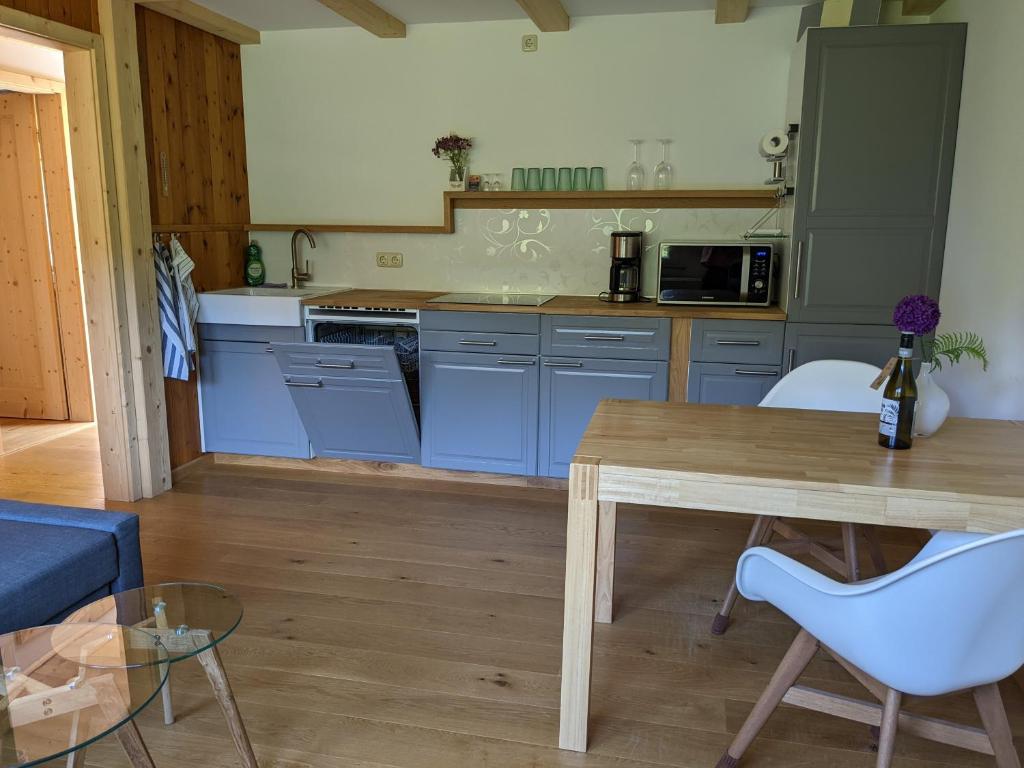 Ruhiges Ferienhaus am Waldrand mit Sauna und Kamin photo 2