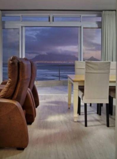 Blouberg,1106 Portico,Cape town - Tap to explore photos