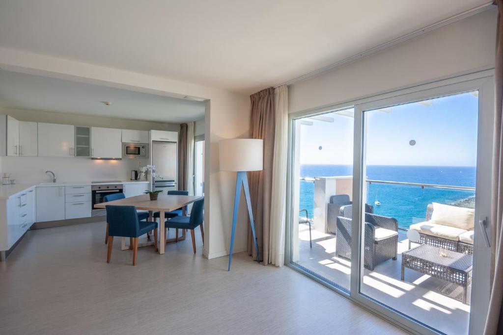 Luxury penthouse, panoramic sea view photo 1