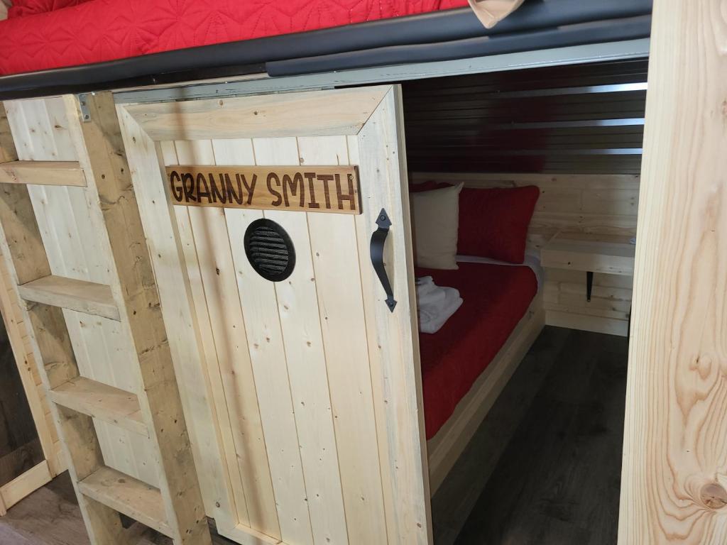THE ORCHARD (HOSTEL WITH PRIVATE BUNKS) photo 2