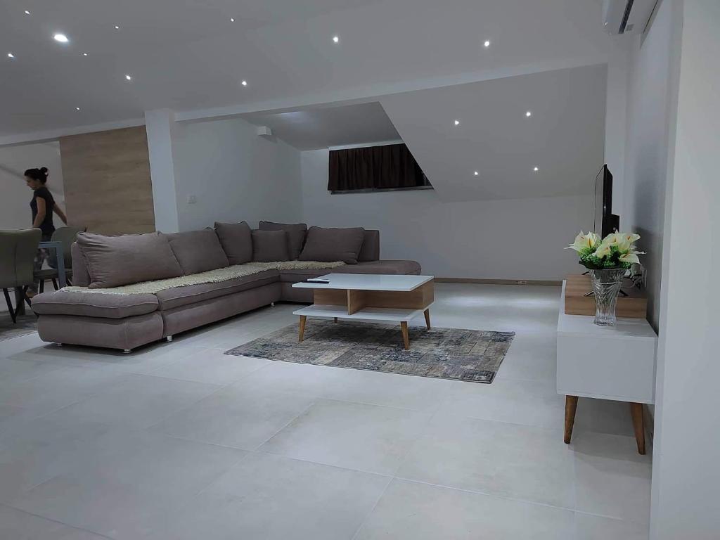 Anton Lux Apartment photo 2