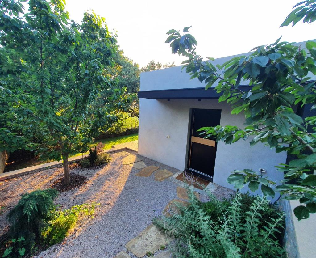 HOUSE G photo 2