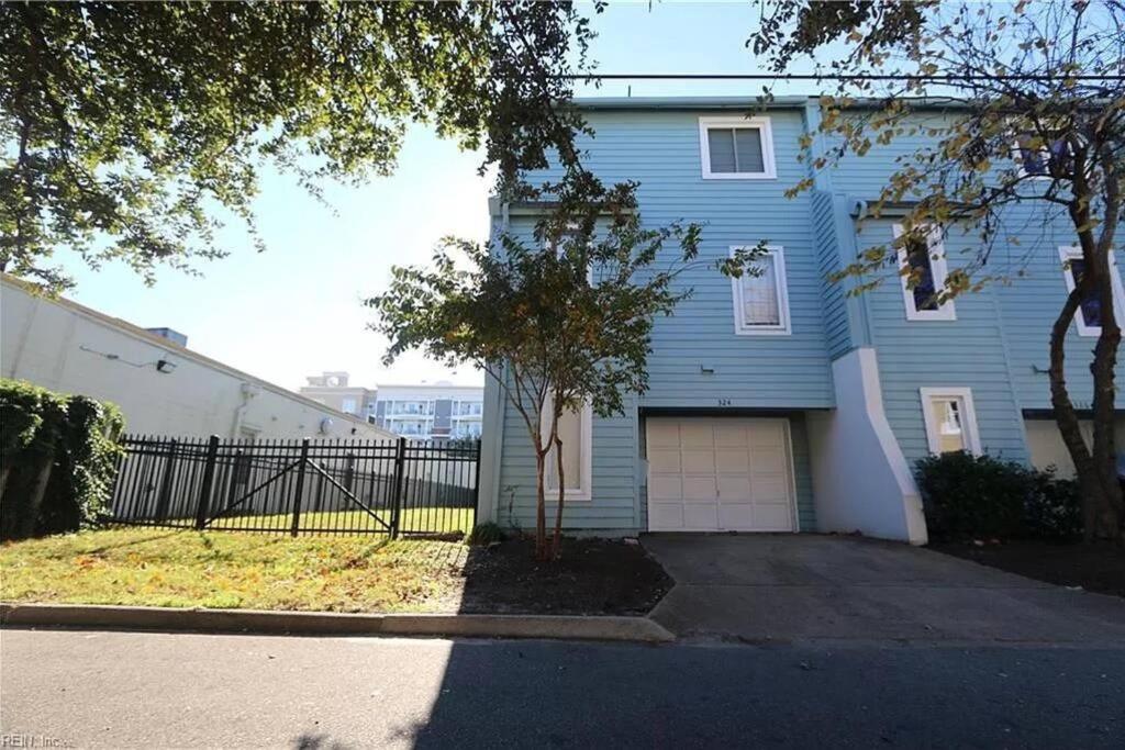 Cheerful Beach Townhouse photo 1
