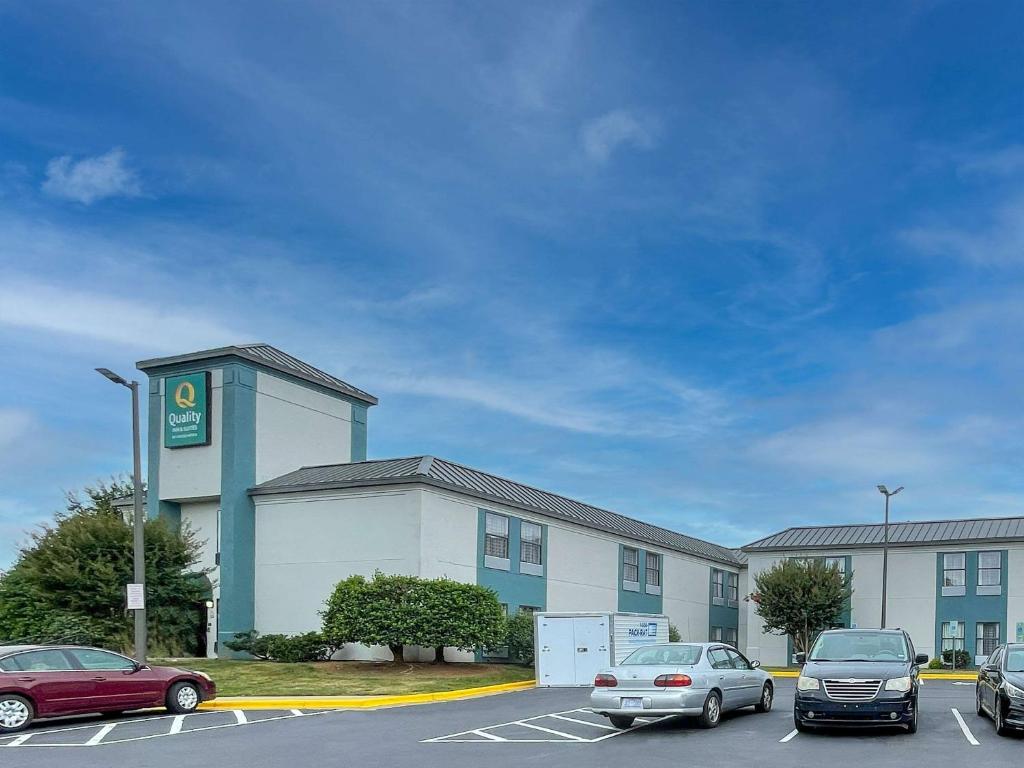 Quality Inn & Suites Clemmons I-40 image