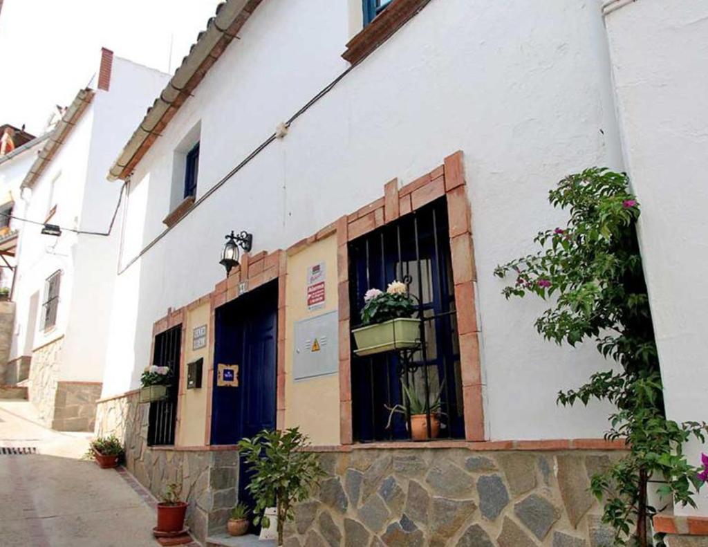 Immaculate House in Montejaque Sleeps 6