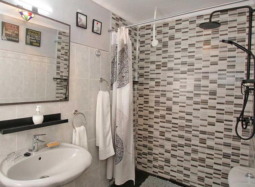 Immaculate House in Montejaque Sleeps 6 photo 4