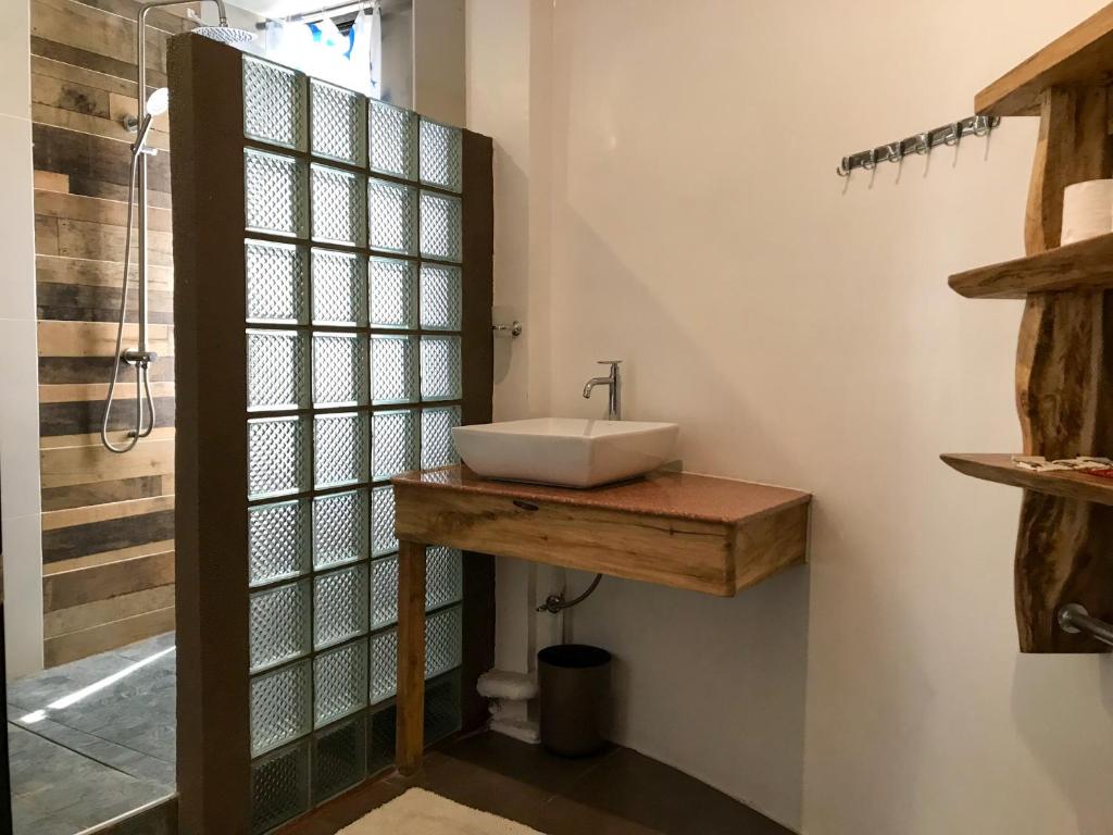 E.I. SUITES photo 2