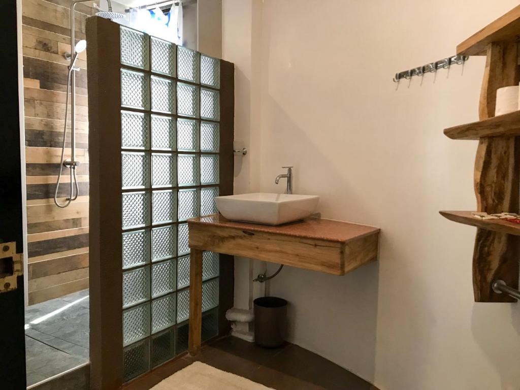 E.I. SUITES photo 3