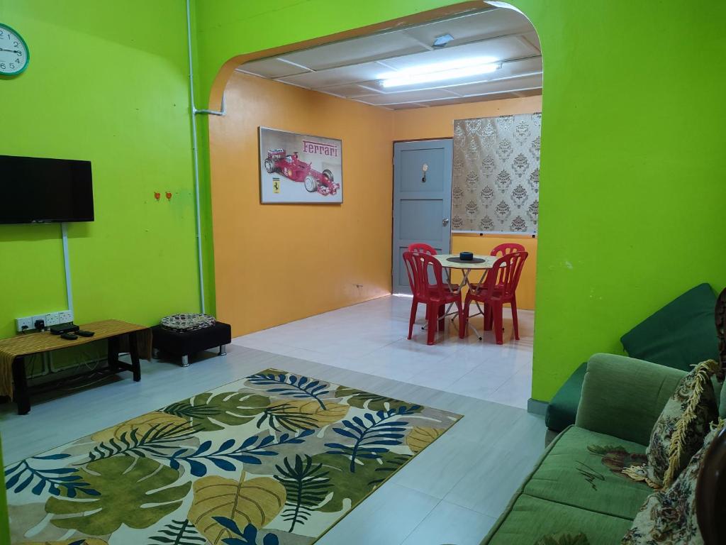 KLUANG BARAT HOMESTAY photo 2