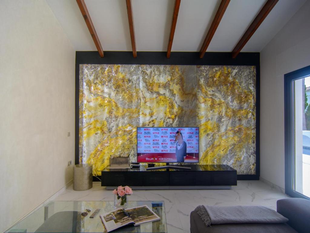 Las Chapas Playa refurbished beach villa photo 4