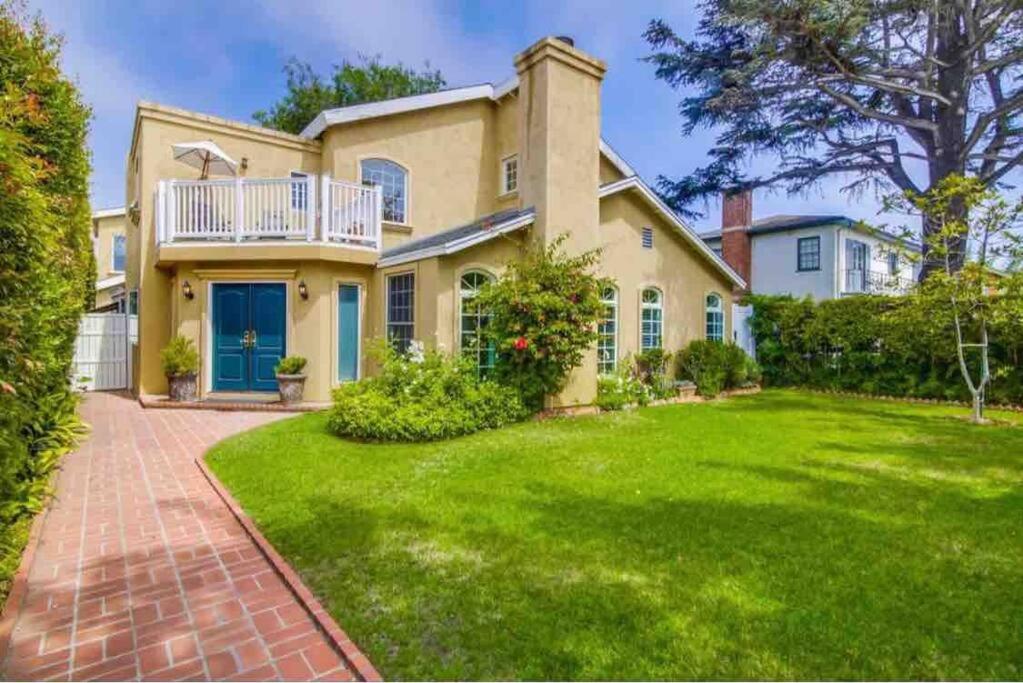 Spacious 4 Bedroom 3.5 Bath in Coronado image