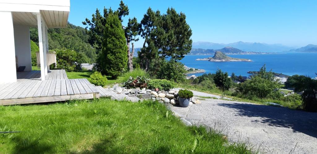 Relaxing place on Godøya photo 2