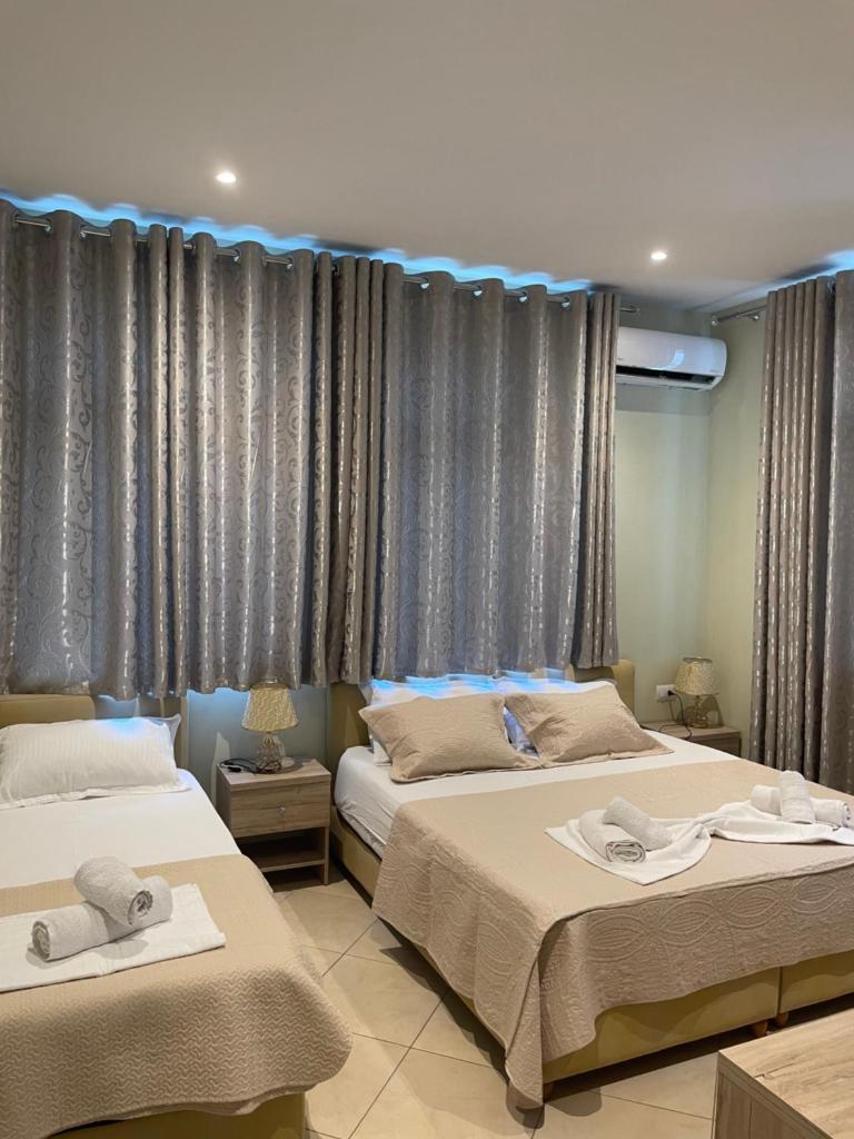 Deni's Hotel photo 2