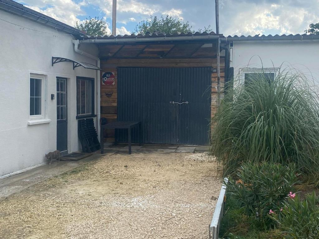 Petite maison, quartier calme. photo 1