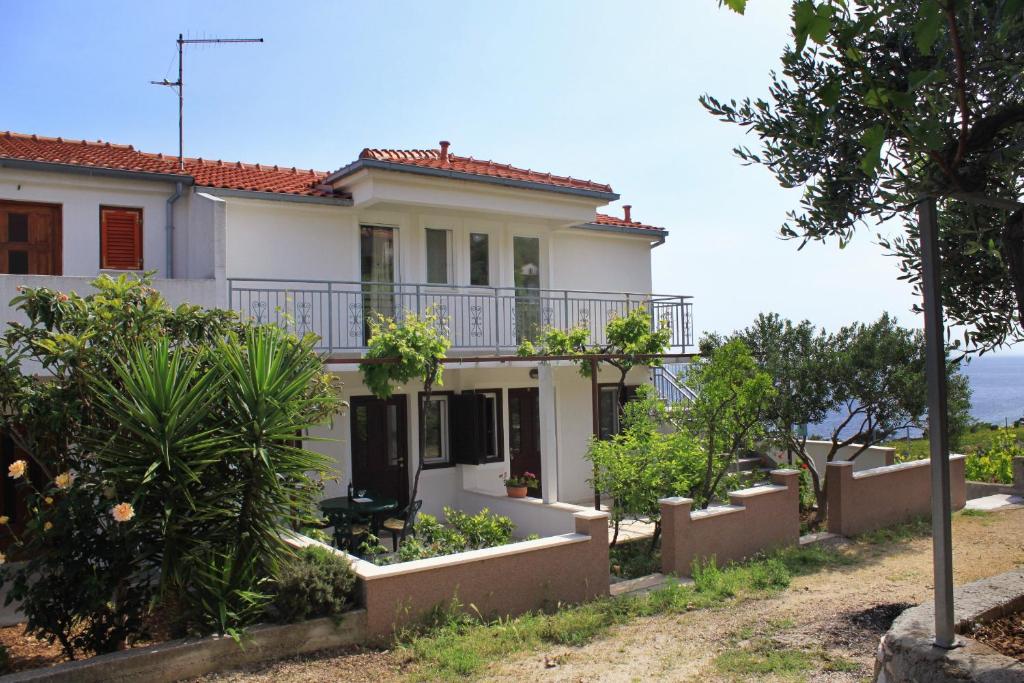 Apartments with a parking space Zavala, Hvar - 8773 photo 1