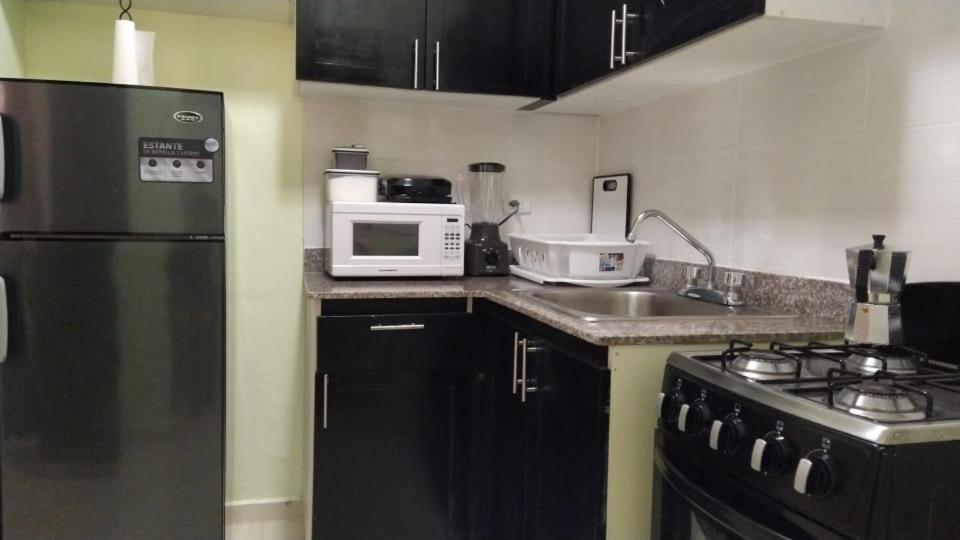 comfortable 3 bedroom condo with free parking spot building 5 photo 4