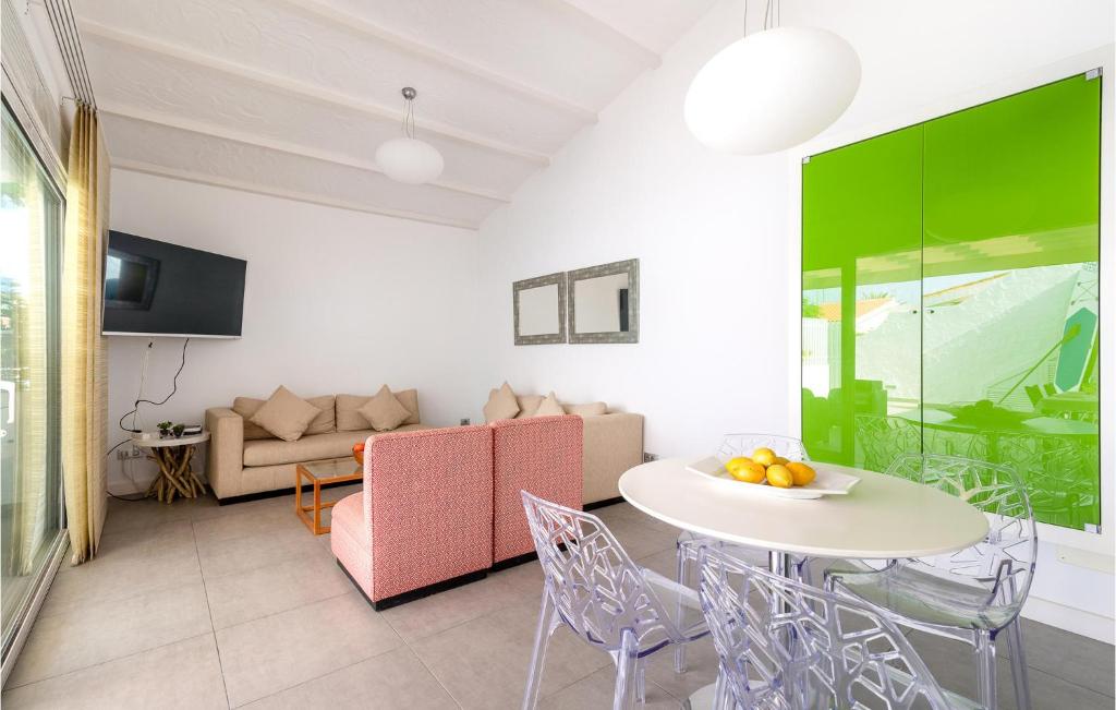 Amazing Home In Gran Canaria With 3 Bedrooms, Wifi And Outdoor Swimming Pool photo 3