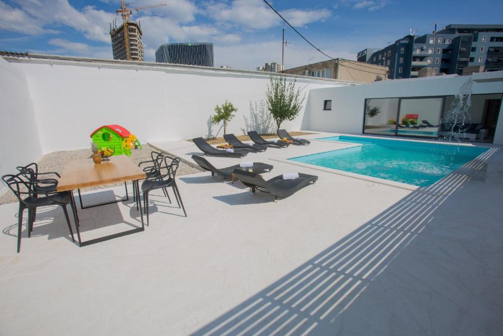 Family friendly house with a swimming pool Split - 15909 photo 4