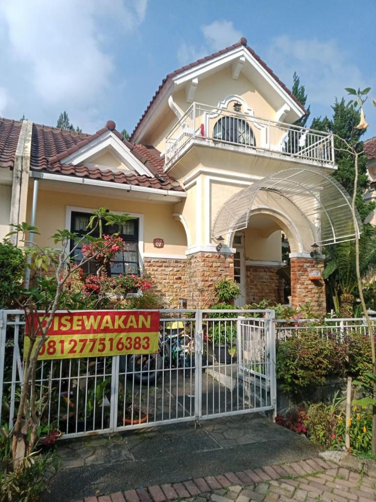Villa kota bunga cipanas 3 kamar baru