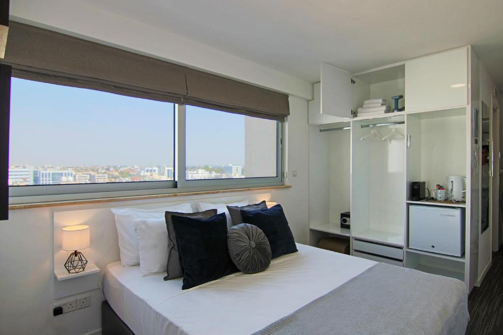 Phaedrus Living: Luxury Suite Nicosia 501 photo 3