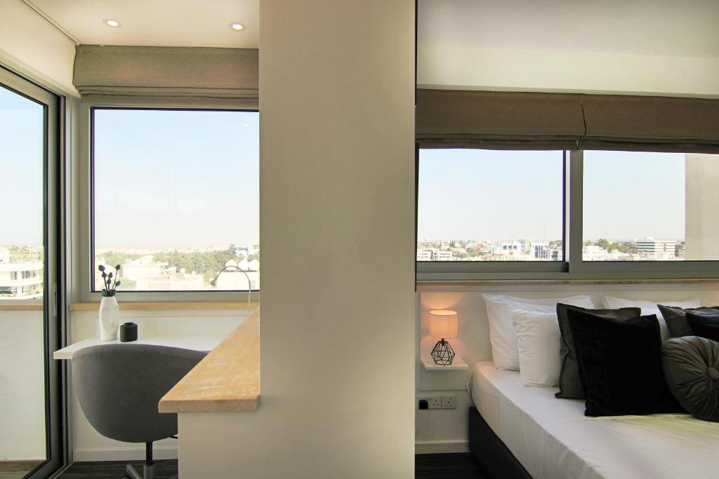 Phaedrus Living: Luxury Suite Nicosia 501 photo 4
