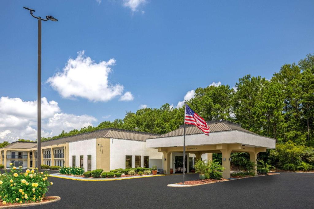 Baymont by Wyndham Columbus GA image