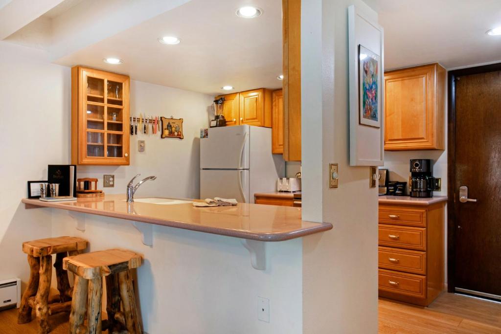 311 Vail International Condo photo 2
