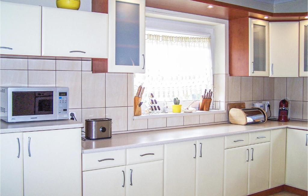 Amazing Home In Kamien With 4 Bedrooms And Wifi photo 3